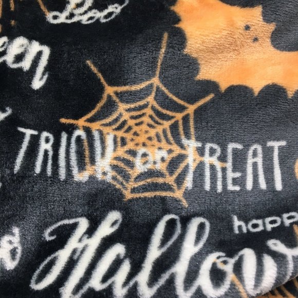 Halloween Haunt Throw Blanket Micro Fleece Bat Owl Spiderweb Trick or Treat Gray - Picture 5 of 7